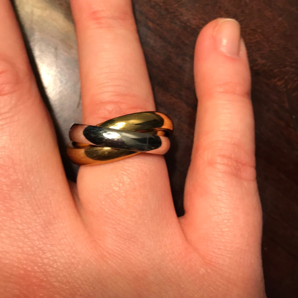 Interlinked ring - Picture 2 of 3